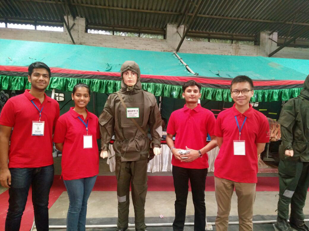 YLC_delegates_at_the_Army_Exhibition